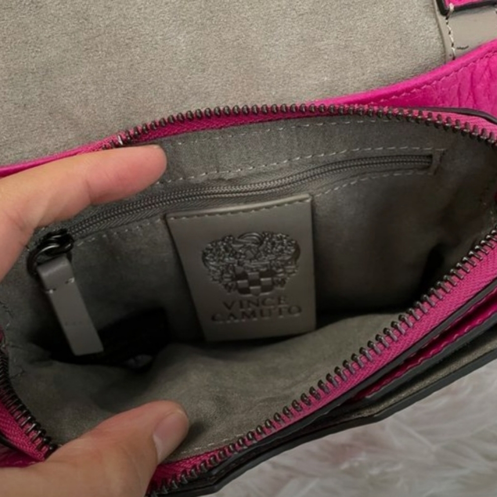 VINCE CAMUTO Mystic Magenta Leather Shoulder Compact Bag - Picture 9 of 10